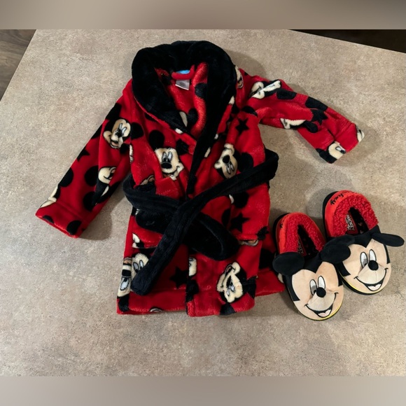 DISNEY- Mickey Mouse Toddler Cozy Bundle - Picture 2 of 7